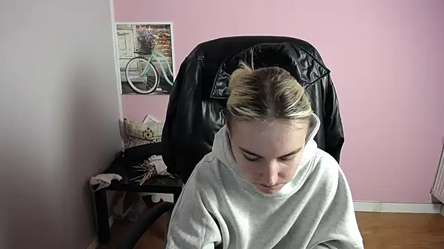 viktoria lovely online show from April 2, 2026, 7:17 am