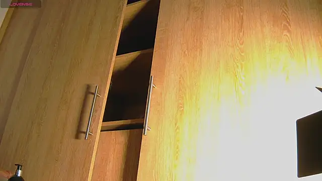 aidaadams online show from October 27, 2025, 11:14 am