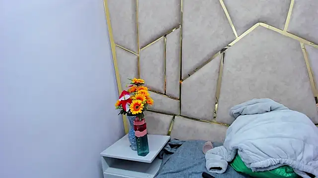 Kloe Candy1 online show from November 26, 2025, 4:46 am