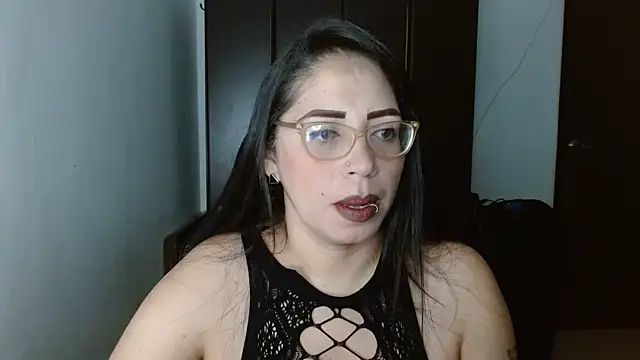 natashasmithe online show from February 10, 2025, 1:01 pm