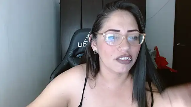 natashasmithe online show from March 3, 2025, 6:37 am