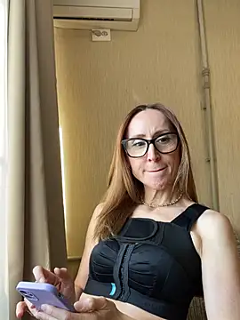 LauraDavis online show from April 10, 2026, 2:00 pm