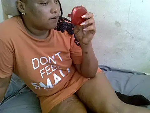 Snapshot of Crystal__Gee chatting on February 13, 2025, 8:27 am Crystal  Gee online show from February 13, 2025, 8:27 am