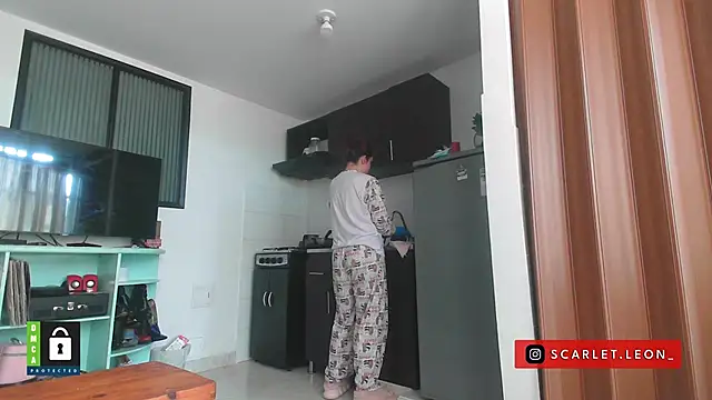 Scarletleon77 online show from September 10, 2025, 3:34 pm