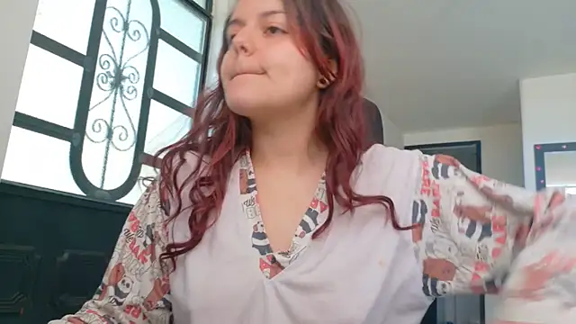 Scarletleon77 online show from May 20, 2026, 2:23 pm