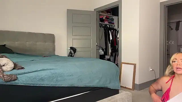 ElenaErickson online show from December 2, 2024, 11:07 pm