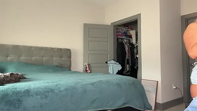 ElenaErickson online show from February 17, 2025, 7:42 pm