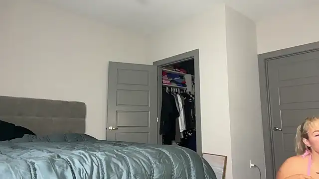 ElenaErickson online show from March 4, 2025, 1:55 am