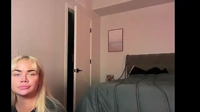 ElenaErickson online show from January 7, 2026, 4:48 am