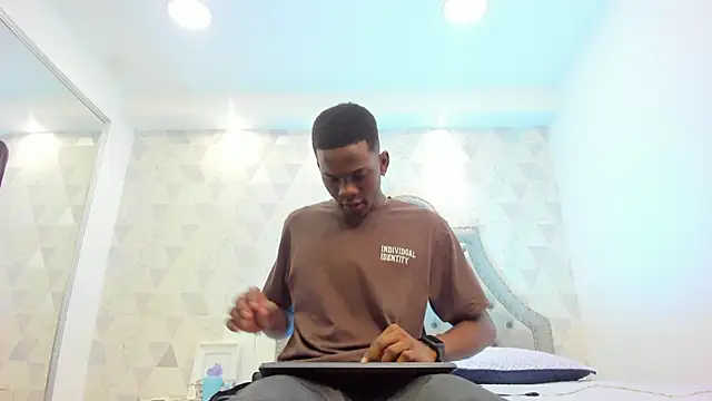 JacksonMuller  online show from December 18, 2024, 1:34 pm