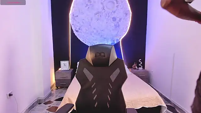 JacksonMuller  online show from November 10, 2025, 1:10 pm