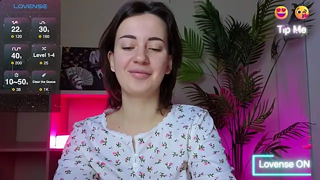 SweetieKendl online show from April 18, 2026, 2:10 pm