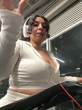 Nathcurly  online show from April 6, 2026, 1:36 am