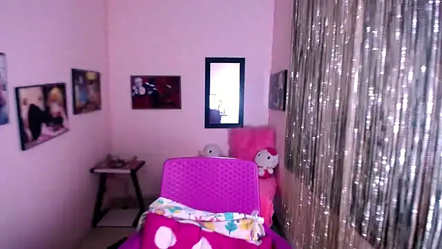 Cristal w online show from February 4, 2025, 3:57 pm