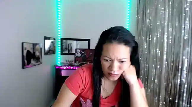 Cristal w online show from March 11, 2025, 3:23 pm