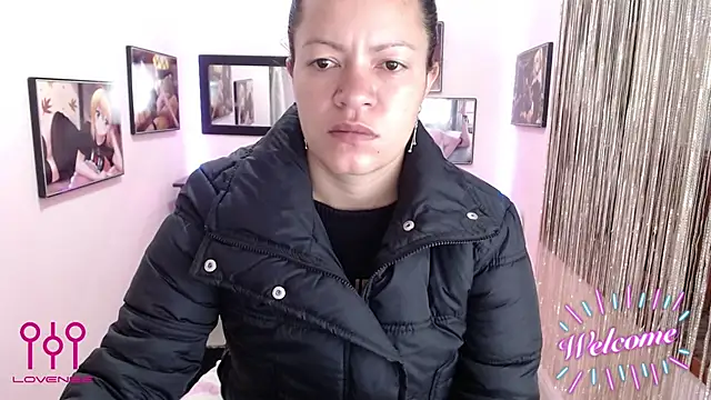 Cristal w online show from October 24, 2025, 12:45 pm