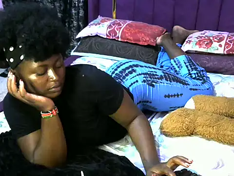 slender-qwene online show from November 24, 2025, 12:27 pm