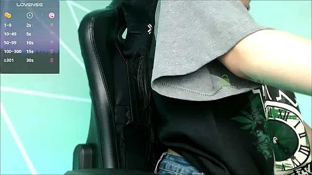 Snapshot of lilylouisee chatting on December 11, 2024, 8:18 pm lilylouisee online show from December 11, 2024, 8:18 pm