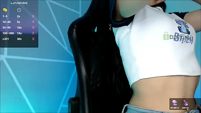 Snapshot of lilylouisee chatting on December 14, 2024, 10:50 pm lilylouisee online show from December 14, 2024, 10:50 pm