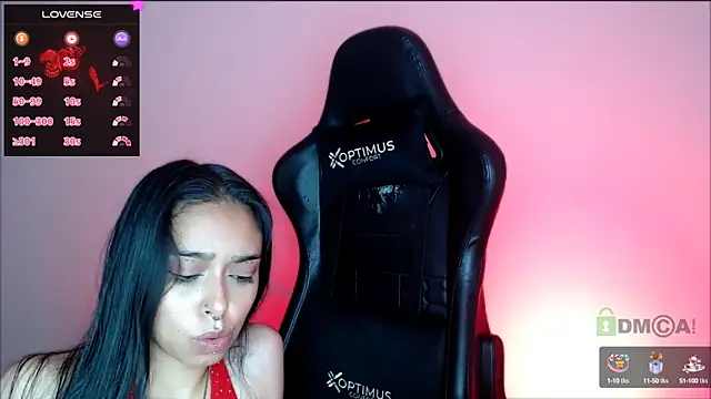 Snapshot of lilylouisee chatting on February 16, 2025, 8:33 pm lilylouisee online show from February 16, 2025, 8:33 pm