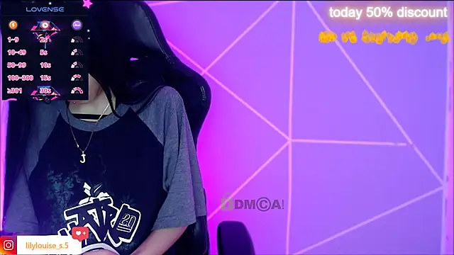 Snapshot of lilylouisee chatting on October 29, 2025, 12:29 pm lilylouisee online show from October 29, 2025, 12:29 pm