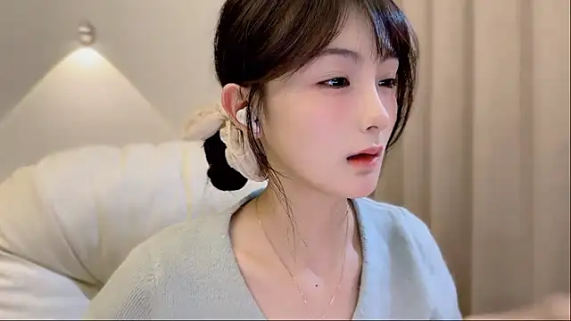 SHUIshui  online show from December 15, 2025, 1:15 pm