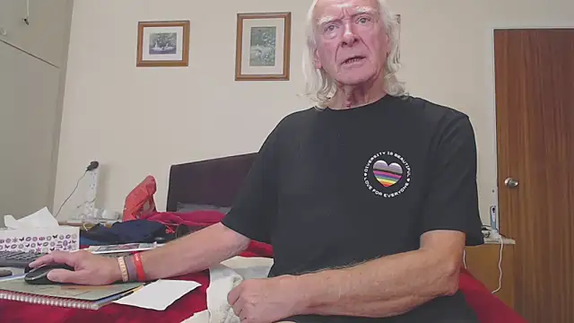 WaverlyKernow online show from October 11, 2025, 1:42 pm