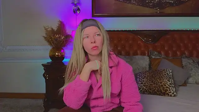 Real Tini online show from February 10, 2026, 6:17 am