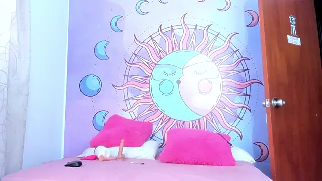 luna hoott online show from April 18, 2026, 2:21 pm