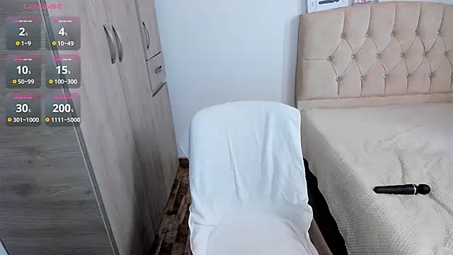 emily1  online show from March 4, 2025, 6:18 pm