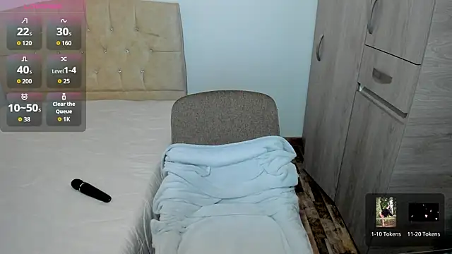 emily1  online show from October 6, 2025, 11:18 am