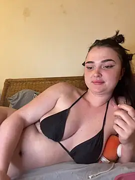 chunliklk online show from April 15, 2026, 9:59 pm