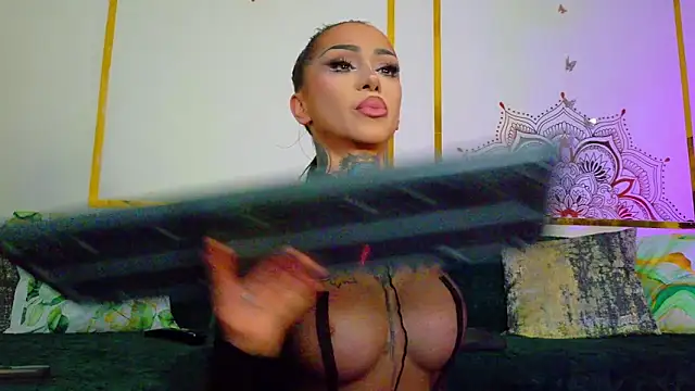 PandoraVolkov online show from April 5, 2026, 7:16 am