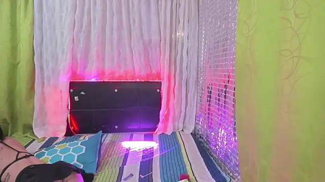 Snapshot of Megan_Miles02 chatting on February 24, 2025, 1:02 am Megan Miles02 online show from February 24, 2025, 1:02 am