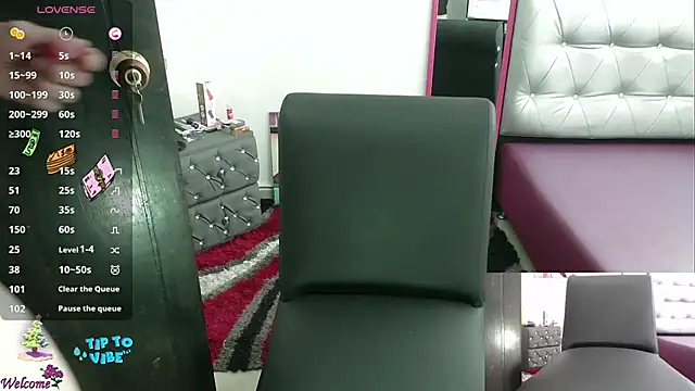 ViickySexy online show from December 17, 2024, 7:48 pm