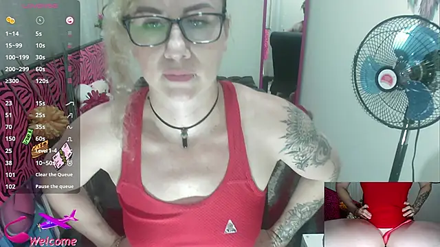 ViickySexy online show from September 25, 2025, 7:50 pm