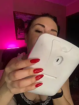 Roxana Bell online show from February 25, 2025, 7:14 pm