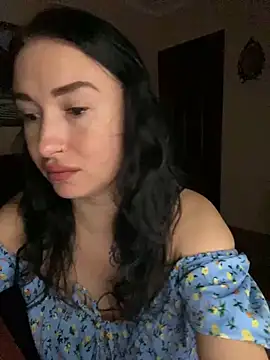 Roxana Bell online show from October 5, 2025, 7:23 pm