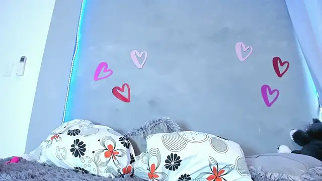 Snapshot of Alexxxholy chatting on March 10, 2026, 12:43 pm Alexxxholy online show from March 10, 2026, 12:43 pm