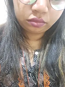 Snapshot of Ravina_patil1 chatting on February 5, 2025, 7:31 pm Ravina patil1 online show from February 5, 2025, 7:31 pm