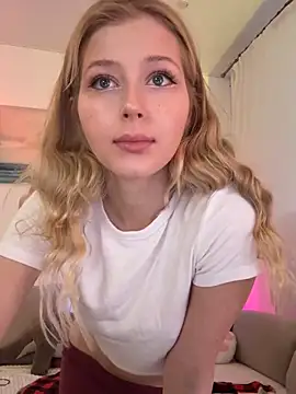 LunaRase online show from December 16, 2025, 9:58 am