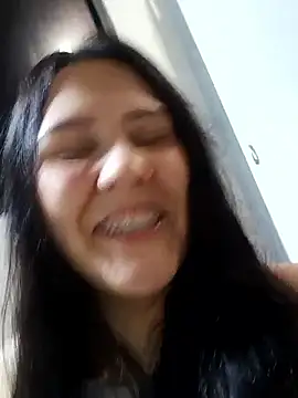 Ariakris online show from May 6, 2026, 3:24 am