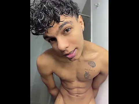 Snapshot of james_dreams_ chatting on May 15, 2026, 11:23 pm james dreams online show from May 15, 2026, 11:23 pm