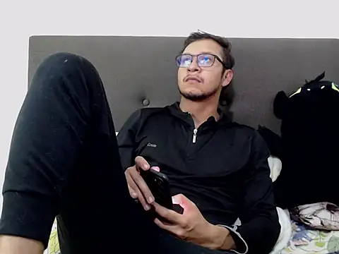 andy loverxx online show from February 4, 2026, 6:08 am