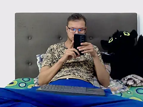 andy loverxx online show from February 22, 2026, 12:01 am