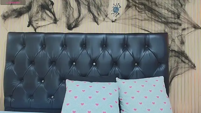 Veronica Tits online show from October 9, 2025, 3:37 am