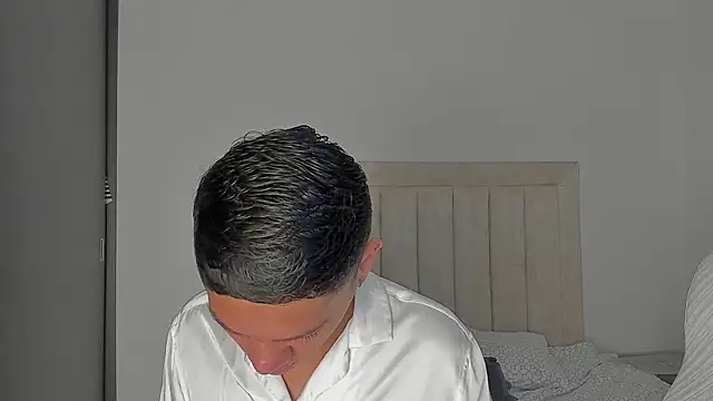 JulianRose 1 online show from February 17, 2026, 11:18 am