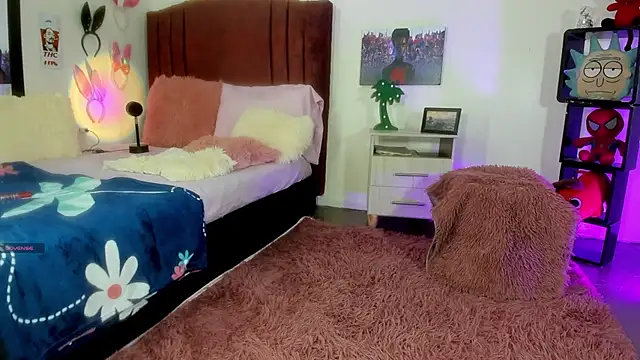 alisson zafiro  online show from February 5, 2025, 3:13 am