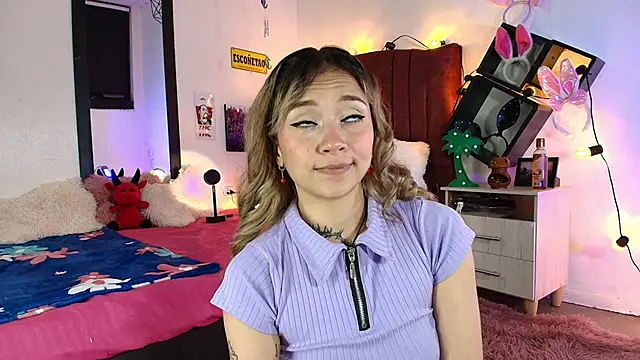 alisson zafiro  online show from March 11, 2025, 3:26 am