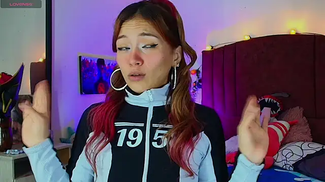 alisson zafiro  online show from November 13, 2025, 3:16 am